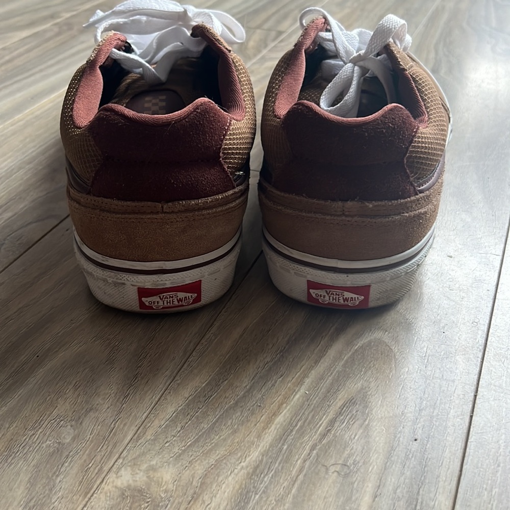 Vans - Picture 3 of 4